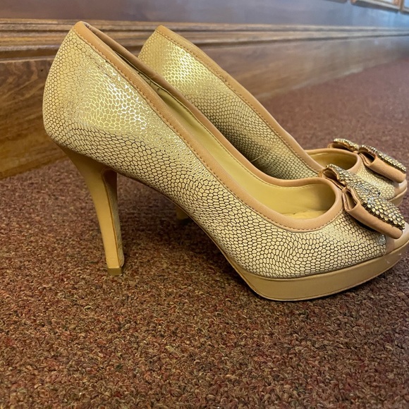 Gold Antonio melani heels sz 7.5 - Picture 2 of 9